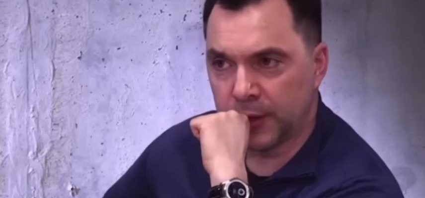 «В марте ситуация в отношении Киева висела на волоске» – Арестович