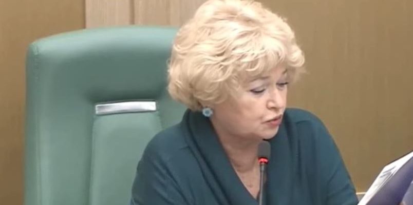 Сенатор Нарусова - горой за артистов-русофобов